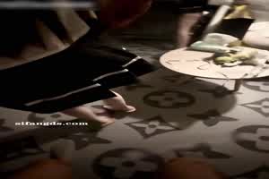 厨娘小姐姐，JK白丝高跟，第三视角，连续抽插打桩机的撞击声，让母狗高潮全程，对着镜头操  背景图片