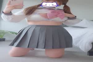 对镜自拍，内裤怎么滑下来啦  背景图片