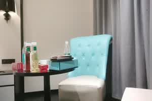 中文字幕 外围约了2500姑娘爱爱多种姿势满足嫖客  背景图片