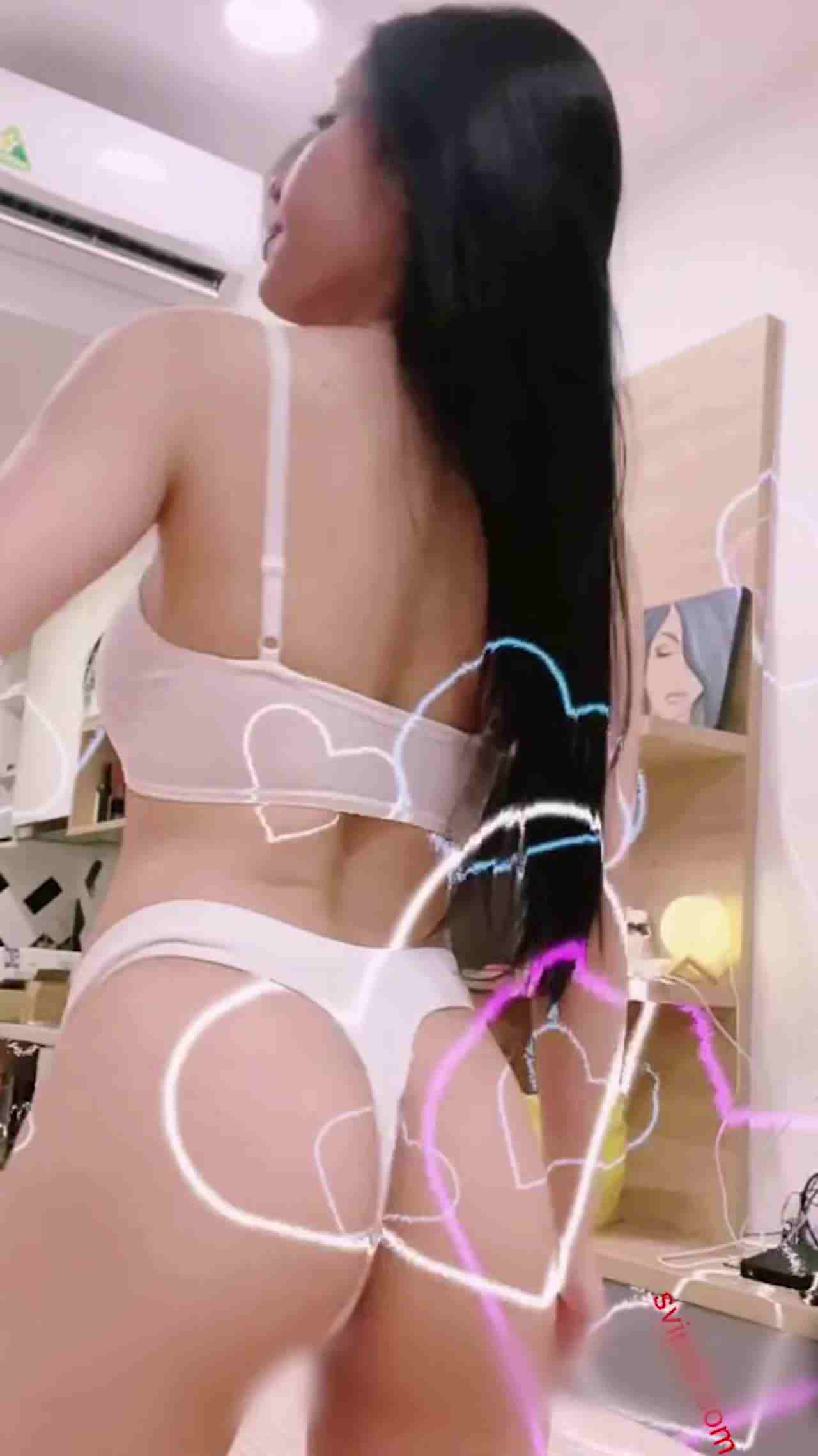  肥臀尤物kimberleylexis 浴室自摸 的剧照6