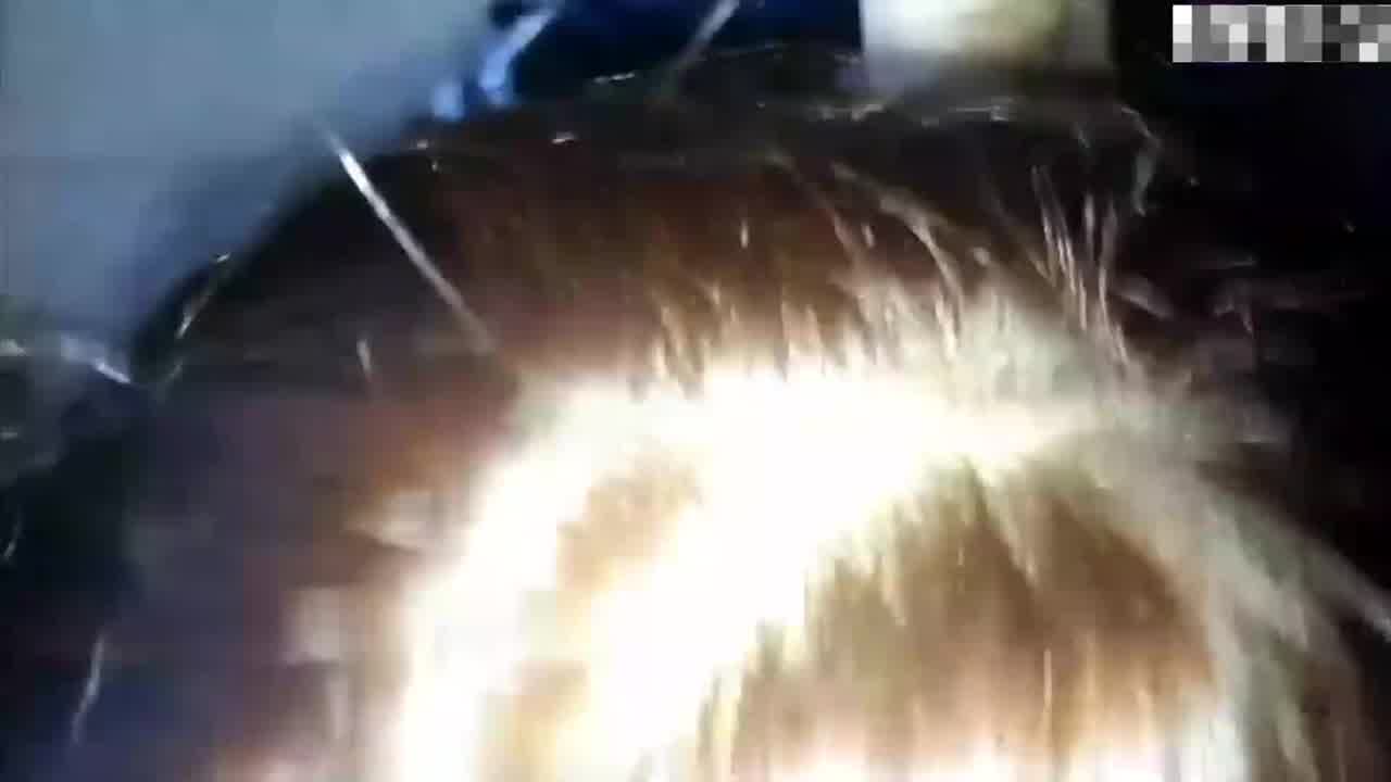  尾行强爆  放学跟踪中学生，到楼道突发歹意强制猥亵 的剧照1