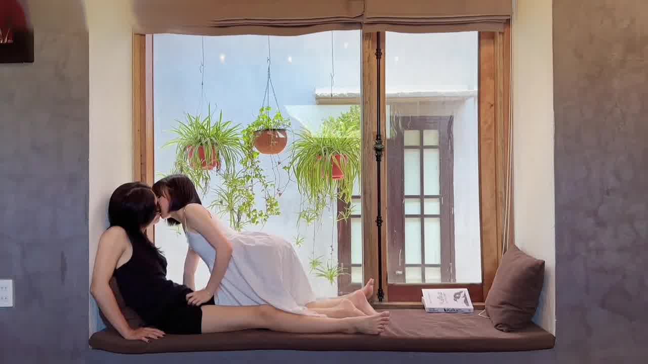  Onlyfans loliburin 落地窗前干白嫩的极品女友 的剧照6