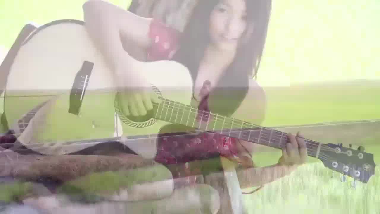  清新气质美少女多才多艺 会弹吉他 更会卖骚 的剧照3