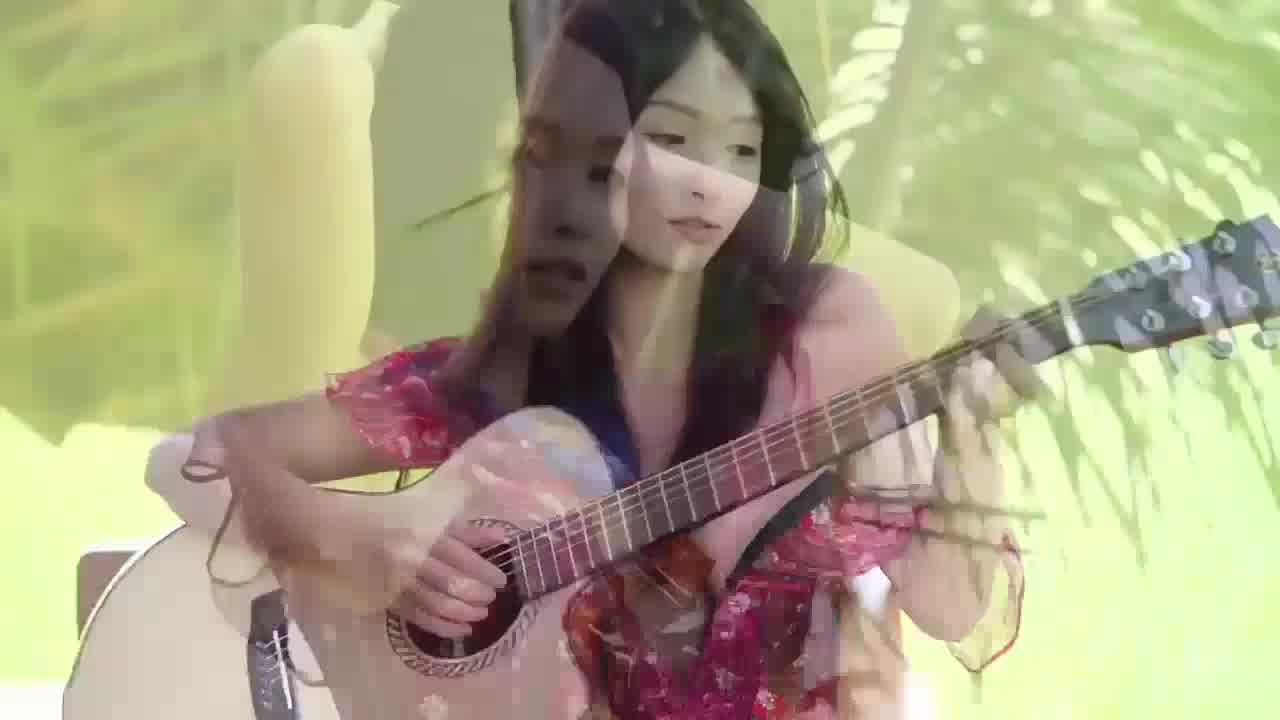  清新气质美少女多才多艺 会弹吉他 更会卖骚 的剧照10