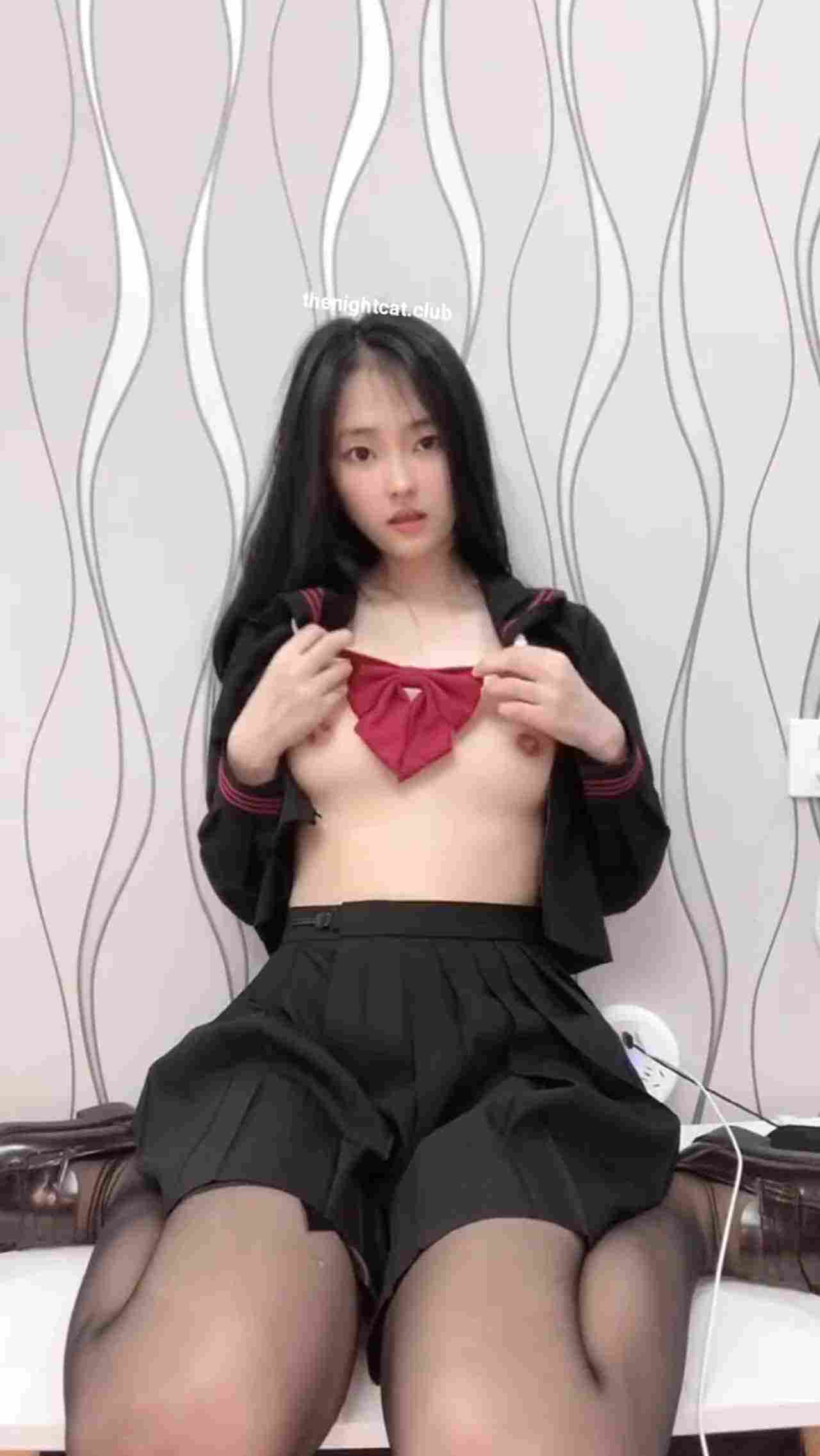  芋喵喵暗黑淫骚高中生 的剧照8