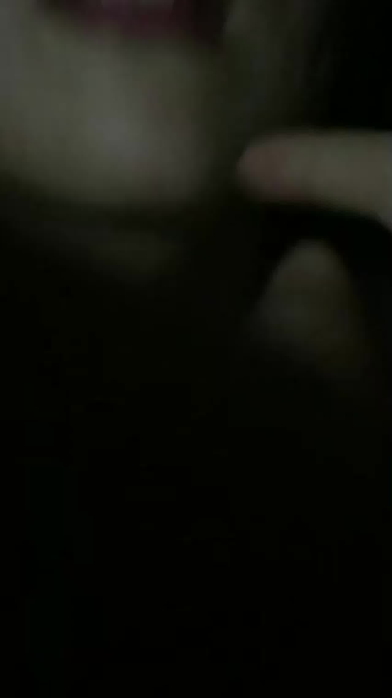  大一学妹安静口爆，她爸当时在客厅。过来，把嘴张开，洗干净。学妹含着精液的羞涩表情，不敢闹动静！ 的剧照8