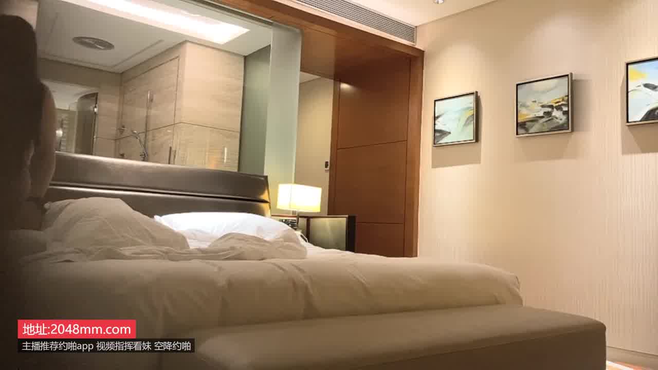  重金约操爆乳女神三线演员 口活不错 的剧照2