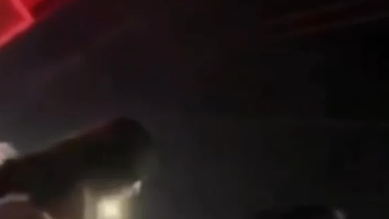  站街女随便挑，选了个不错御姐，到小房间开操，口硬双腿肩上扛爆操 的剧照4