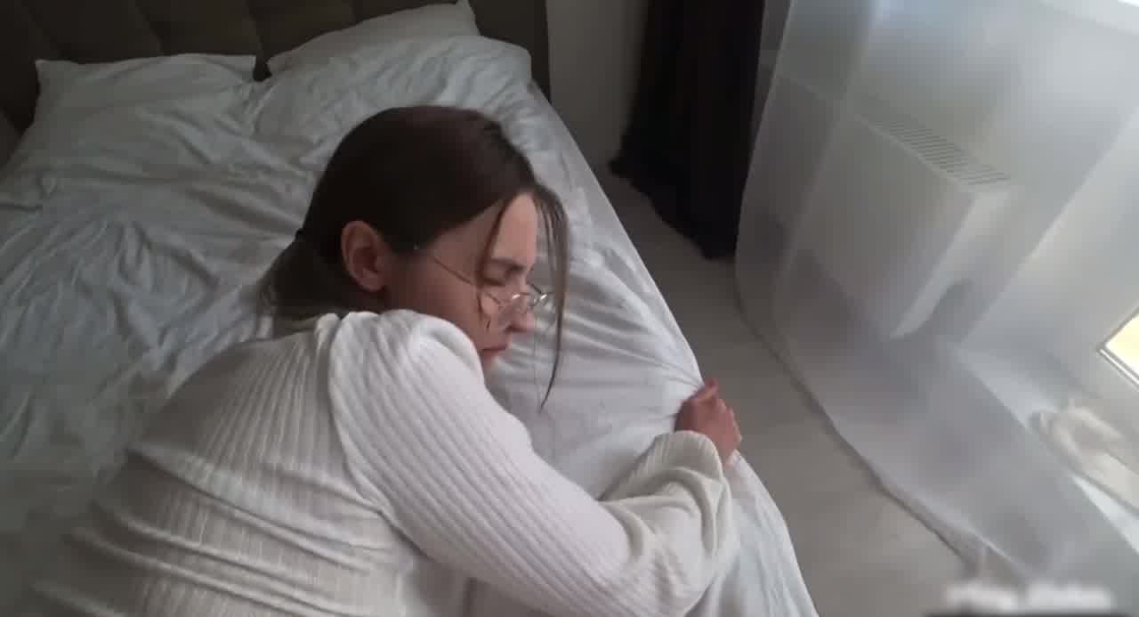  快速后入眼镜欧美清纯妹蜜尻 的剧照10