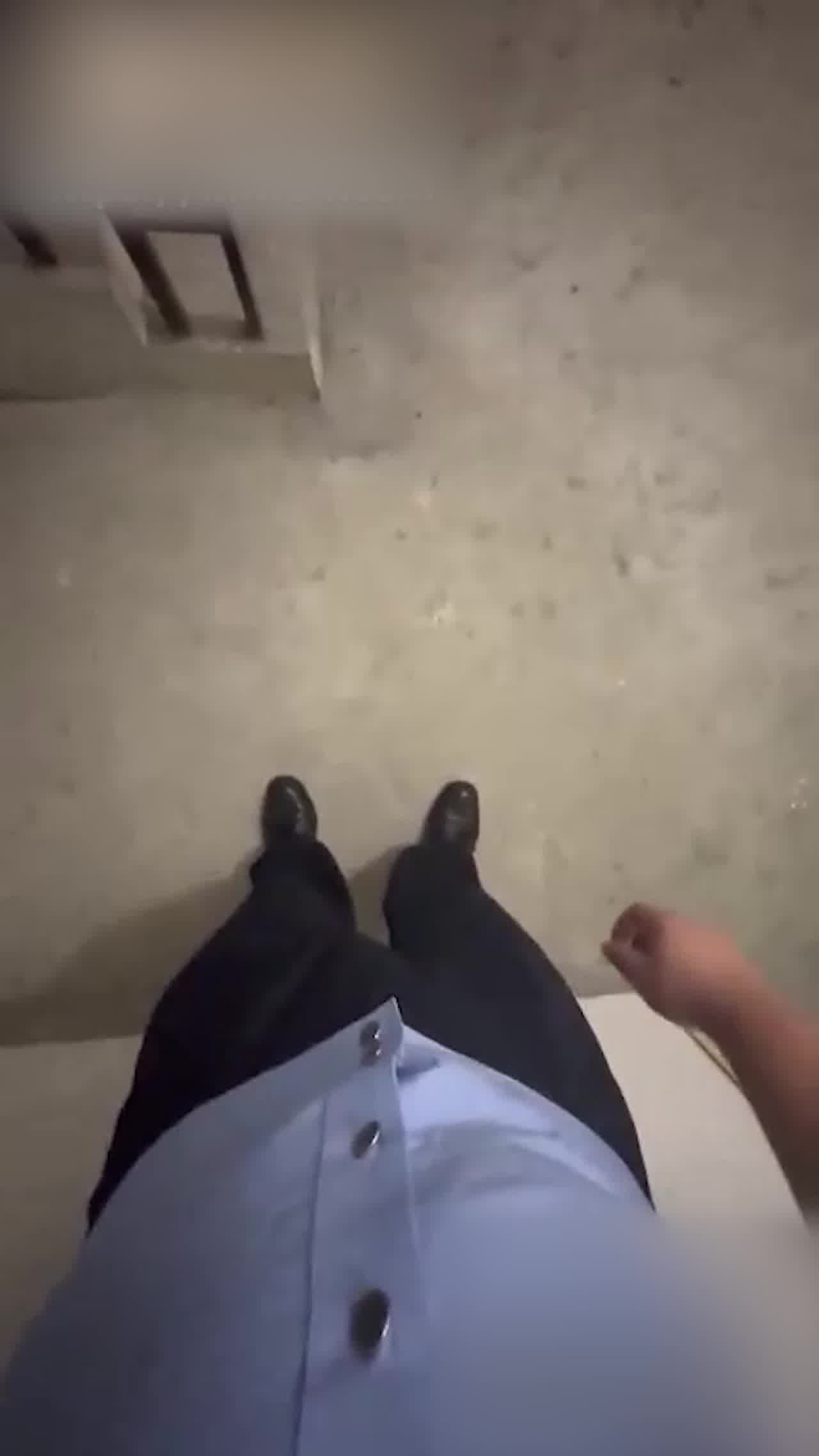  派出所淫魔！禽兽民警推特匿名发布大量和女警性爱视频 以及偷拍派出所内女警日常的照片视频 配文不堪入目 的剧照10