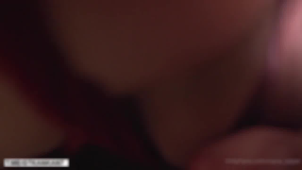  邻家姐姐 穿红色情趣内衣勾引弟弟做爱 -2 的剧照2