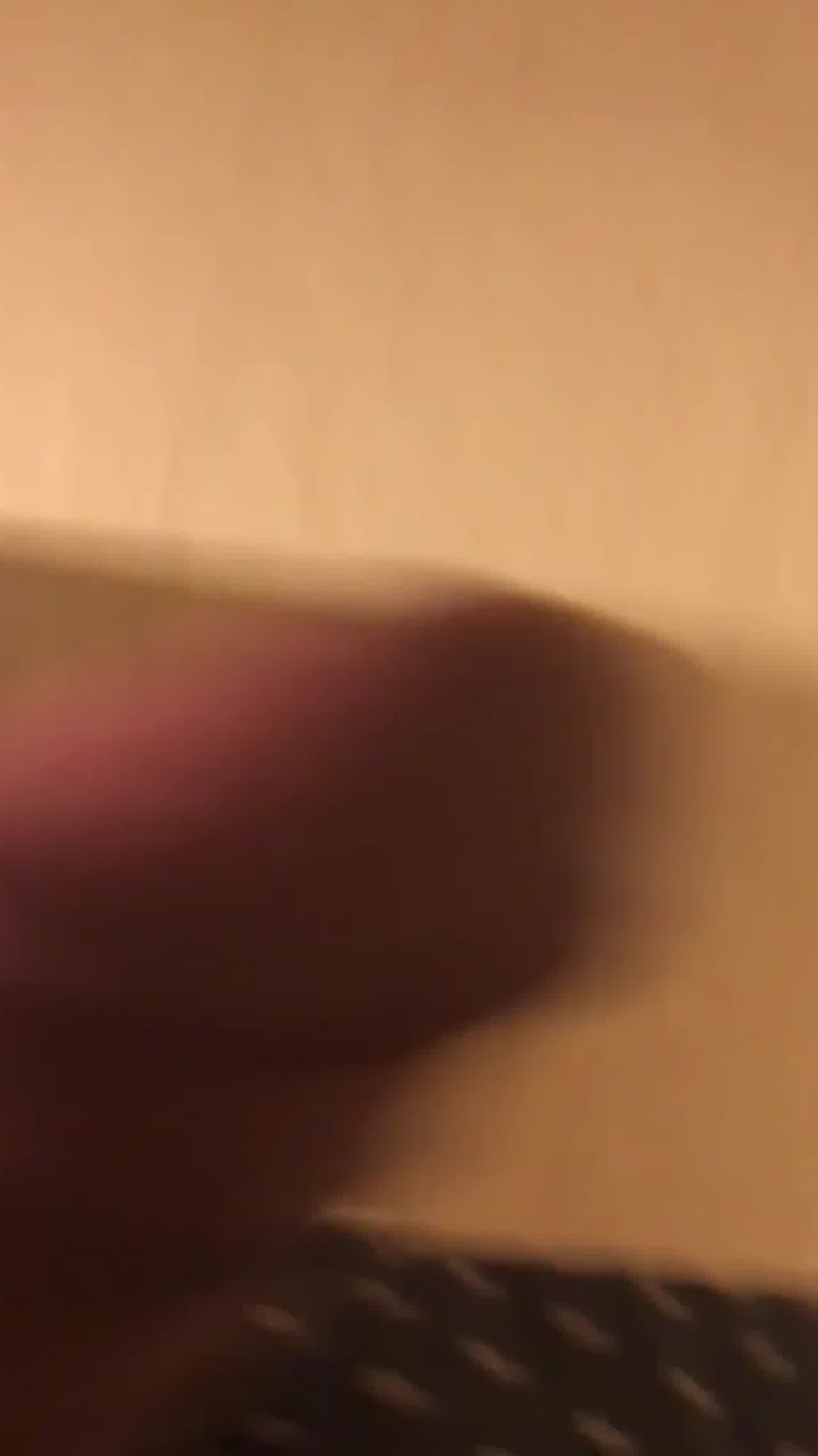  大神PUA网撩极度反差露脸骚女，线下约会居然是真空，毛茸茸的大鲍鱼太好看了，直接在快餐店卫生间搞一炮 的剧照4