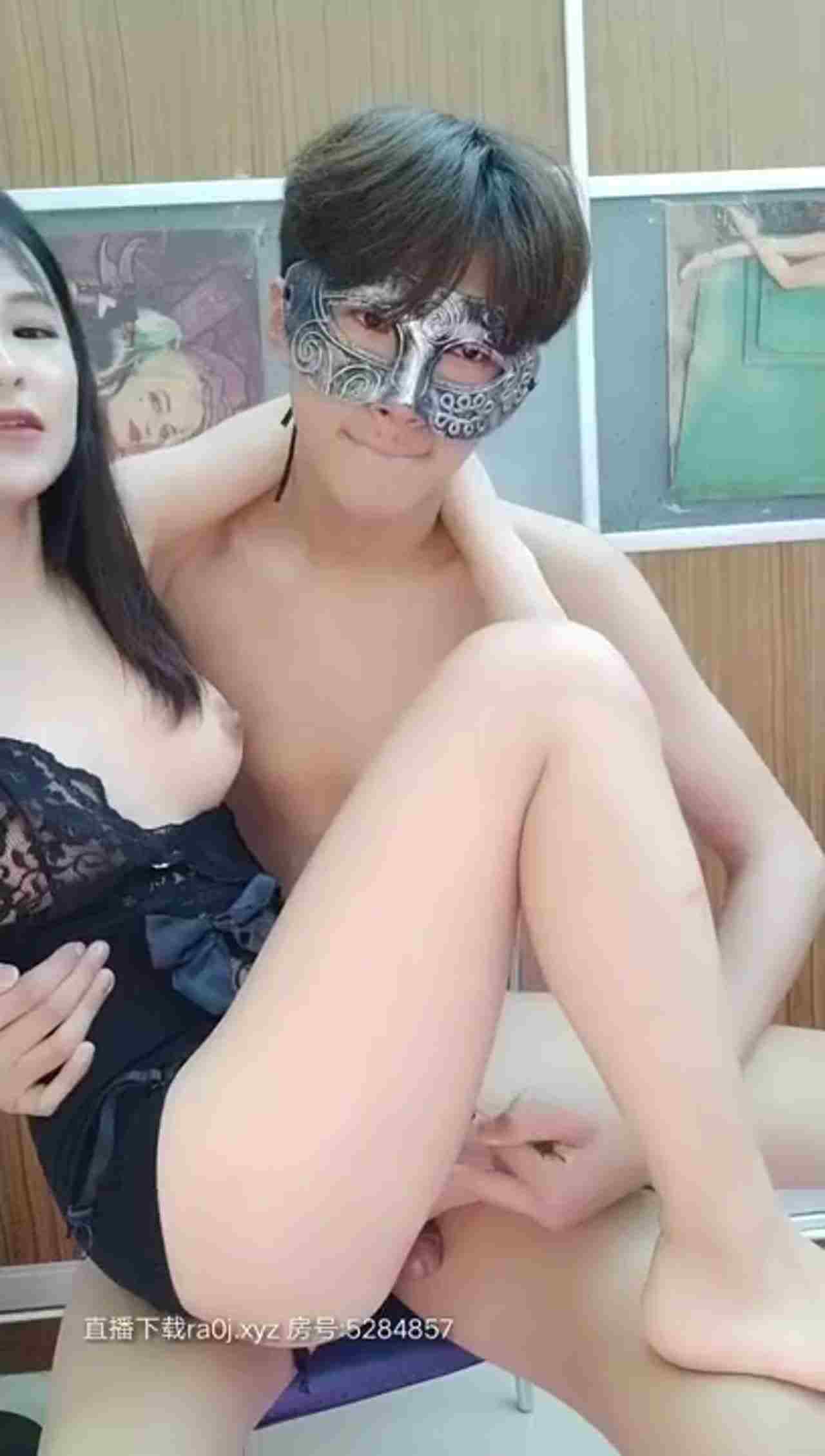  软萌小仙女直播跟小帅哥啪啪 的剧照10