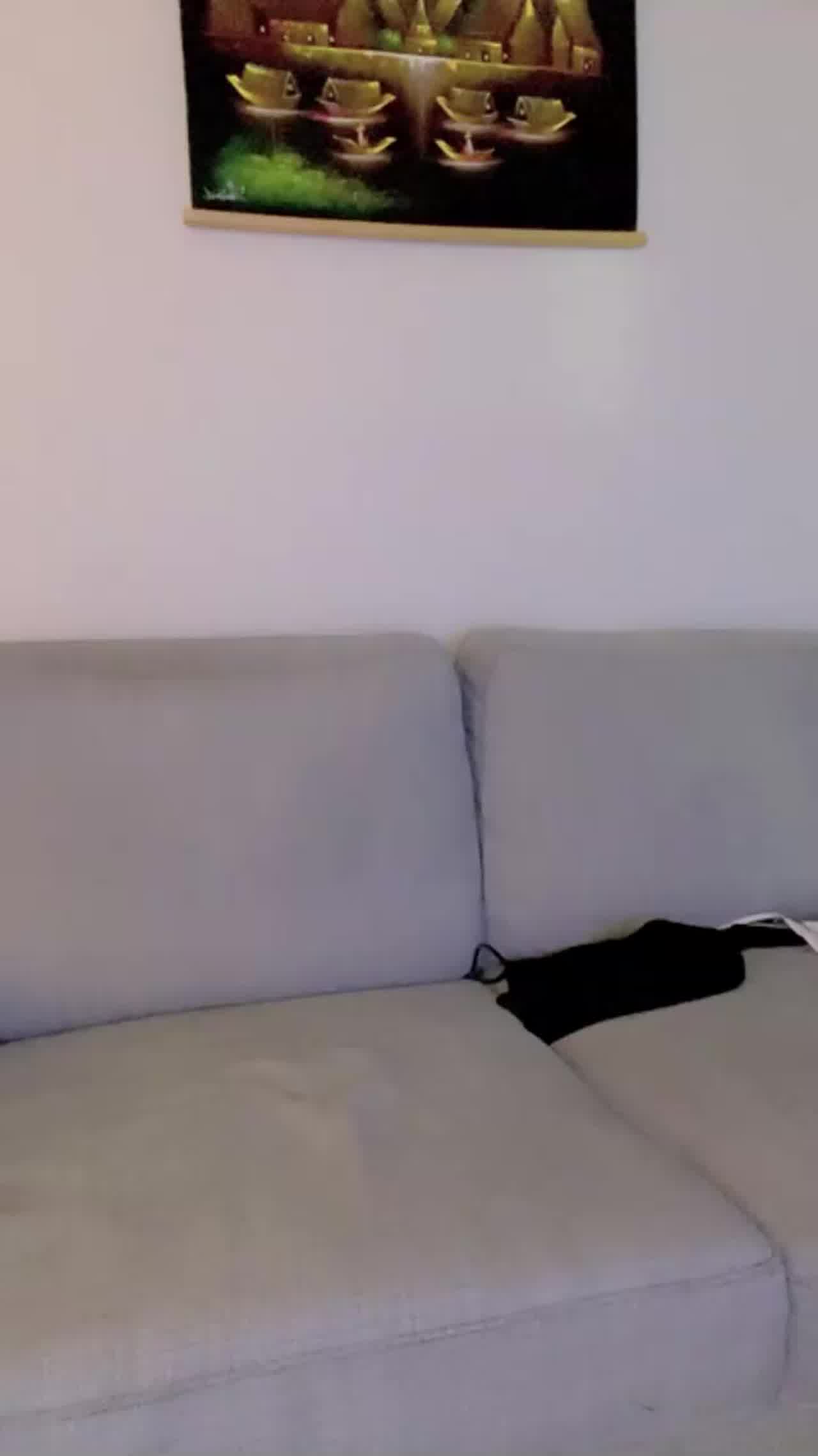  【媚黑母狗】约炮猛男老黑，嫩穴硬塞人间巨屌，直入子宫，高难度姿势无情抽插，骑乘猛砸，白浆狂喷。 的剧照5