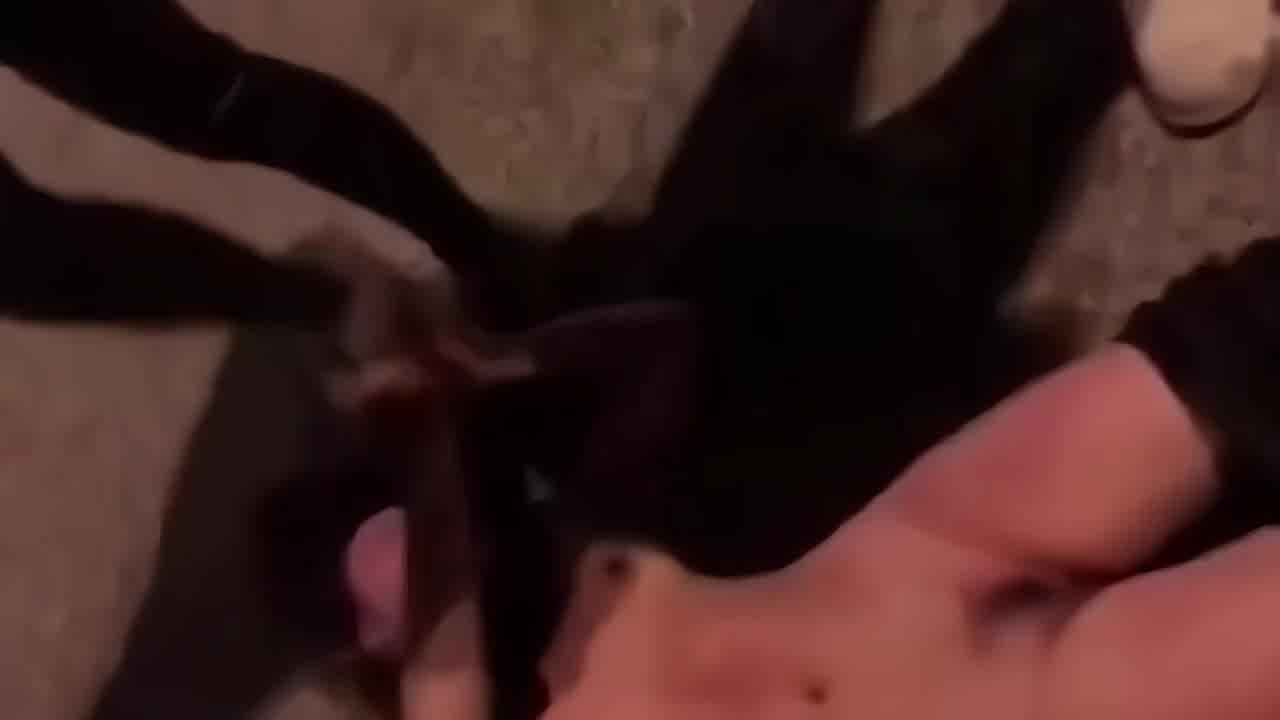  捉奸现场混战群殴，斗小三，街头趴衣大嘴巴子不要钱 的剧照2