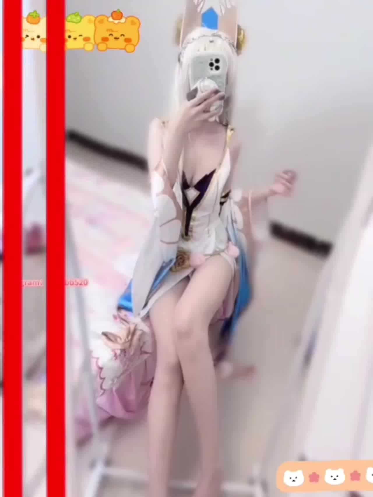  萝莉小仙秀大长腿并用道具玩弄骚穴 的剧照7