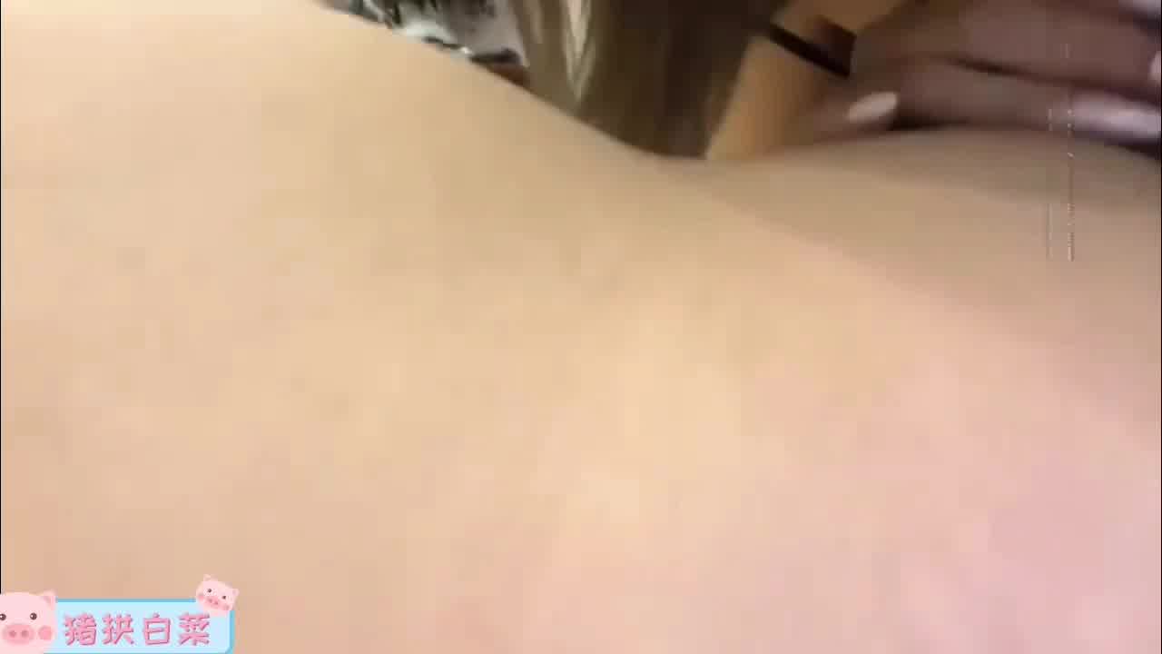  美臀美女还直播被猪拱白菜 的剧照6