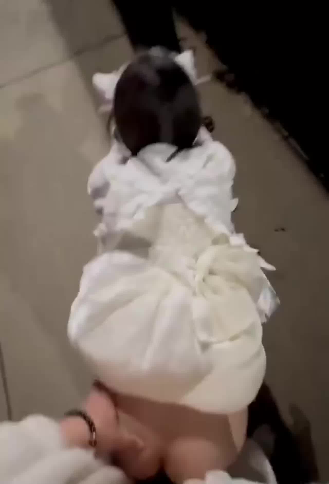  陪大叔在广场做爱 的剧照7