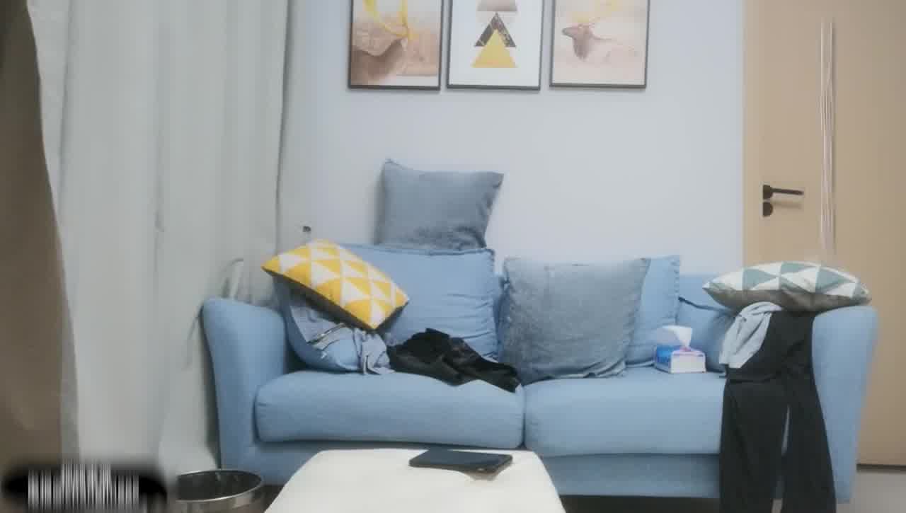  【小陈头星选】约了少妇穿上黑丝沙发啪啪，按着少妇头用力深喉翘屁股后入骑乘猛操，妹子还问你会不会偷拍我 的剧照5