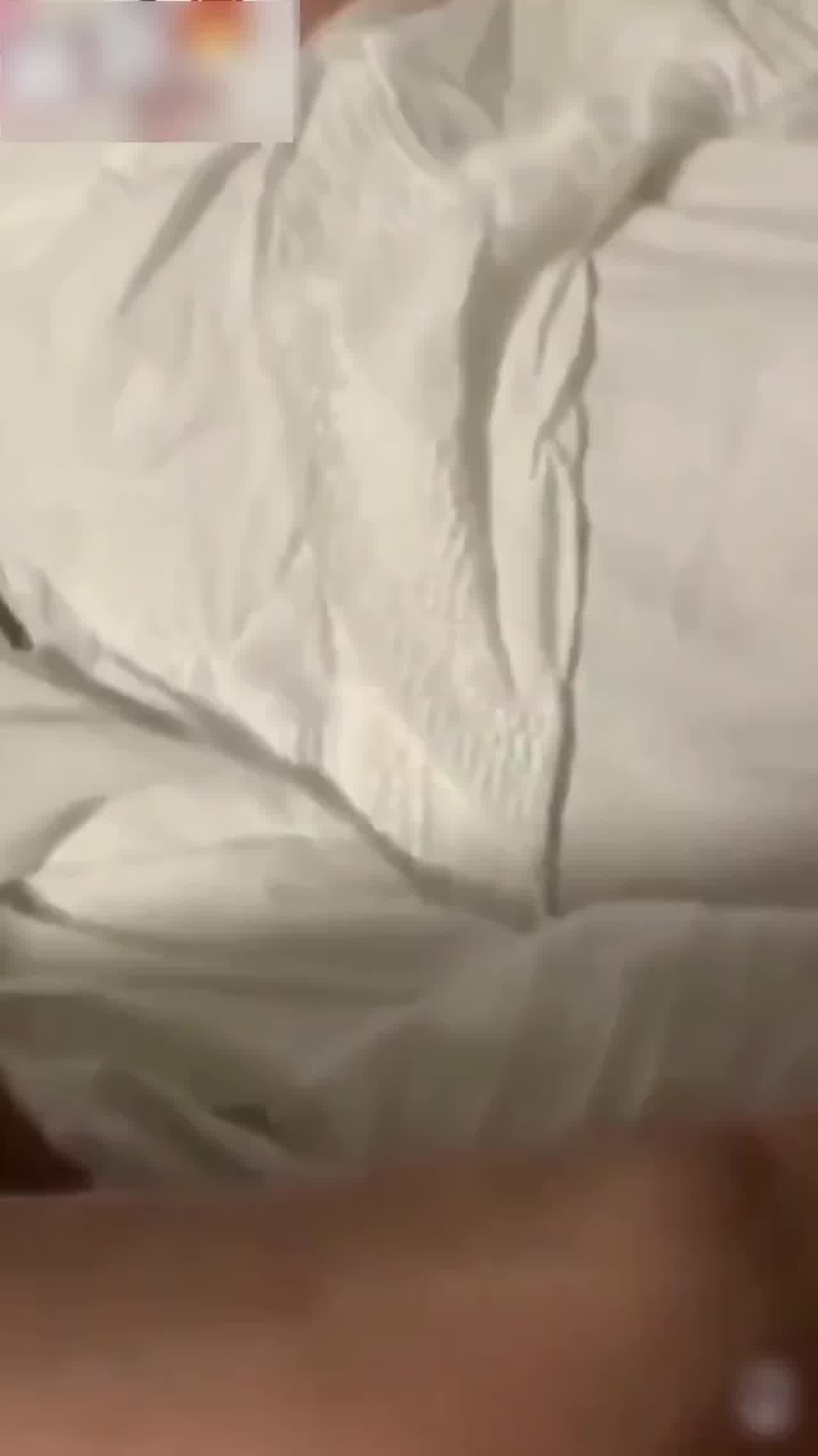  禽兽弟弟强上醉酒姐姐!操我就算了你还拍视频 的剧照7