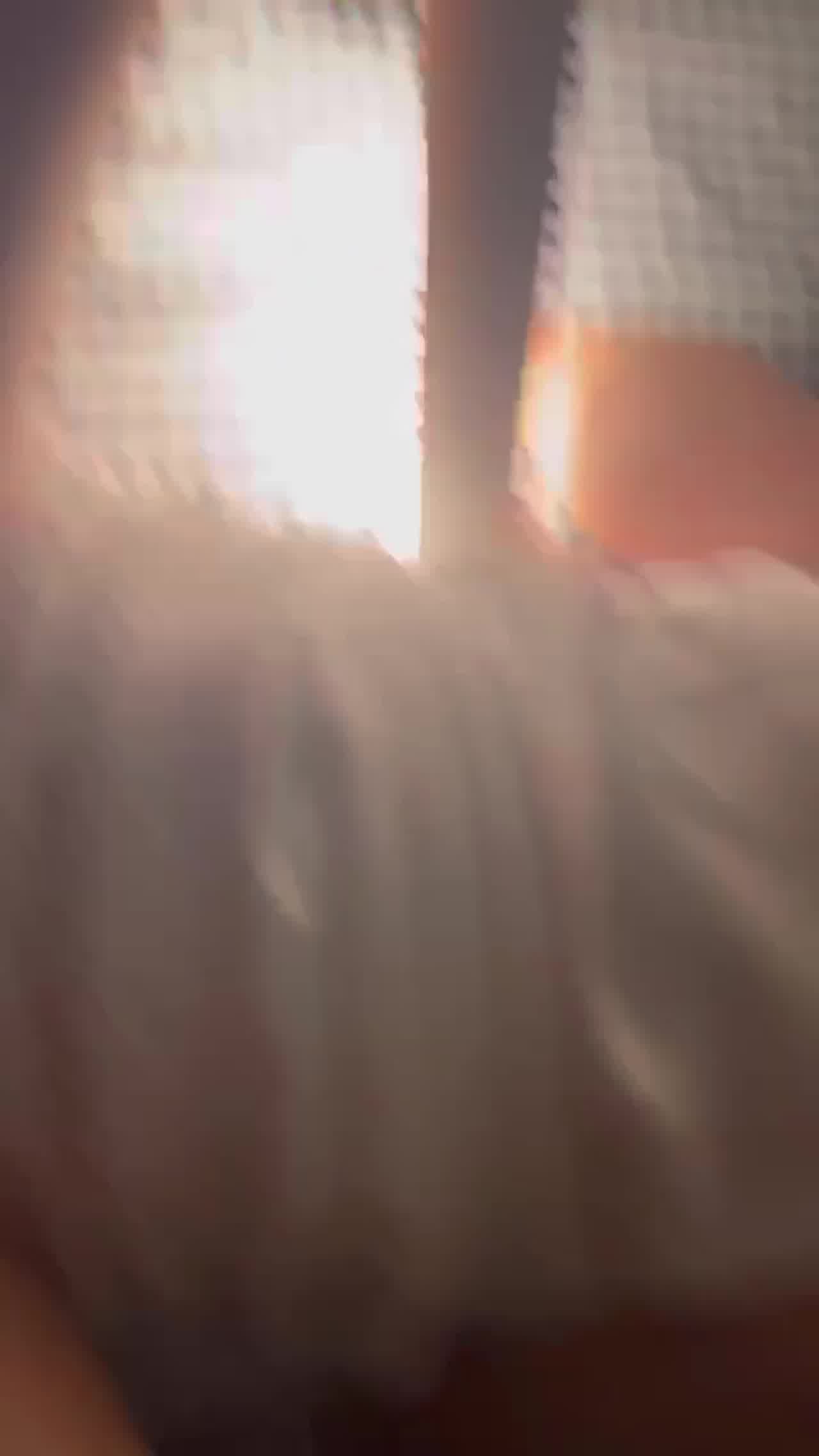  性欲超强的大学妹求着被操 的剧照1