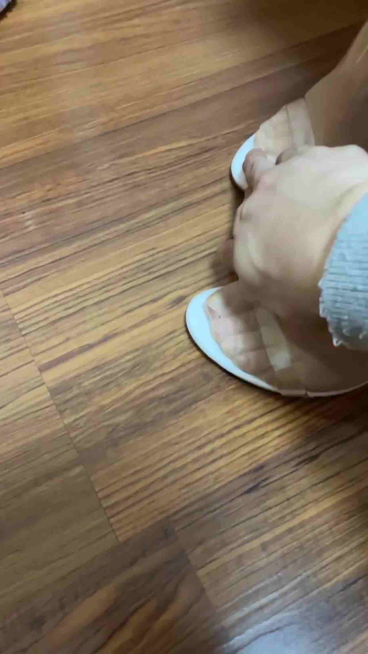  温柔体贴的母爱阿姨 肉丝高跟鞋太棒了 的剧照2