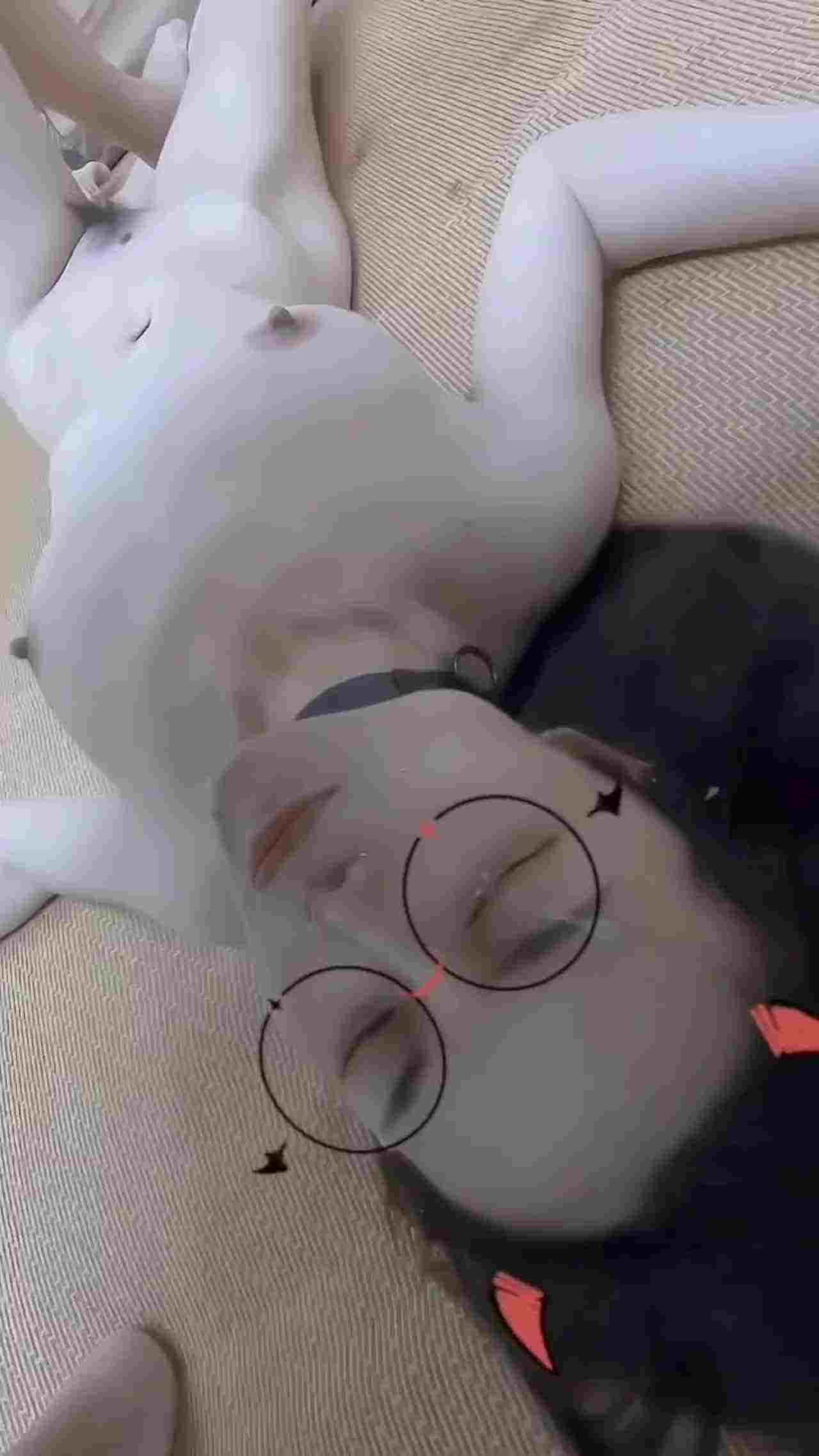  母狗户外撒尿+小母狗必须颜射!哥哥们 的剧照10