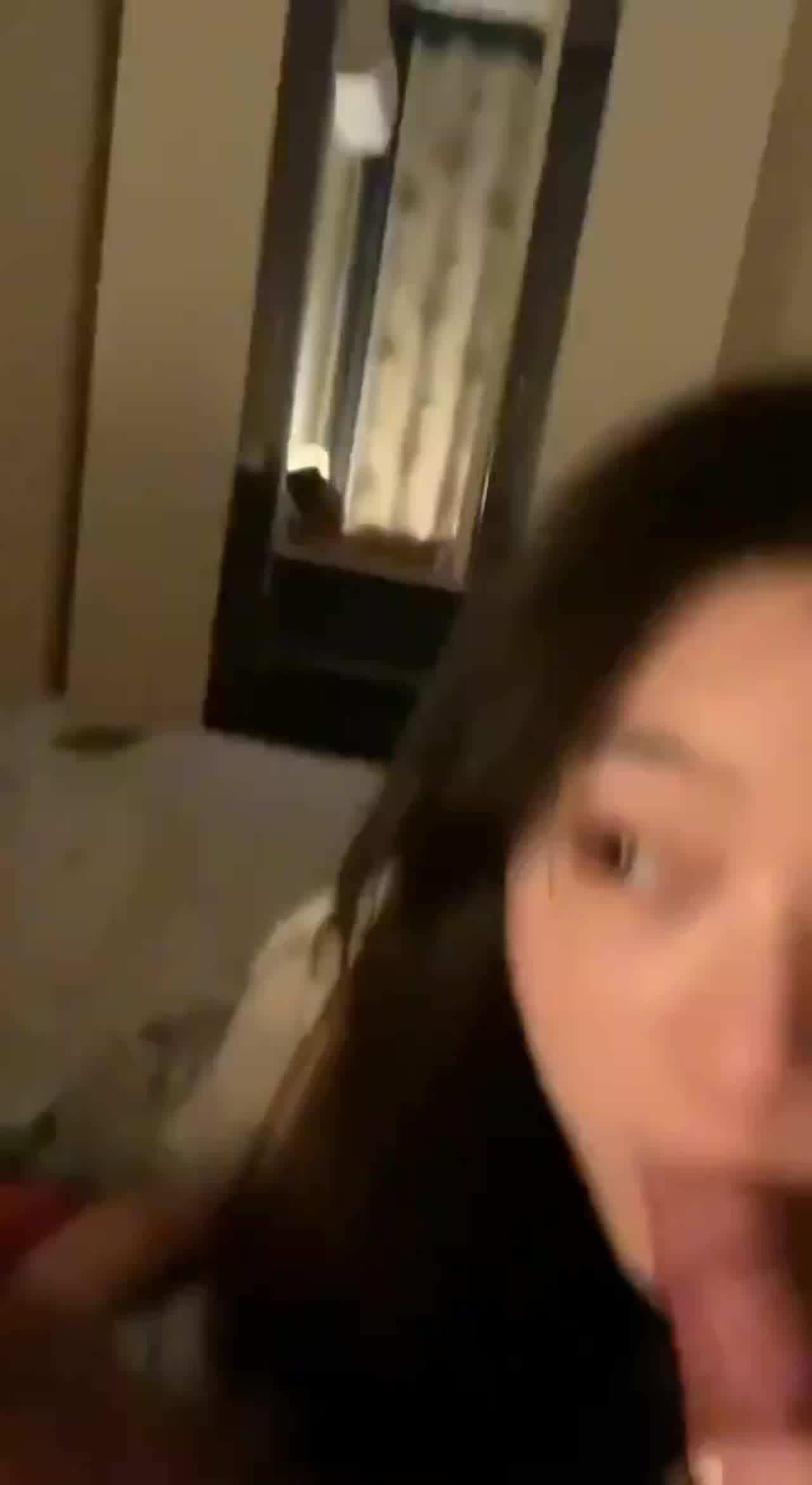  她为什么要在这个时候问这样的问题？ 的剧照1