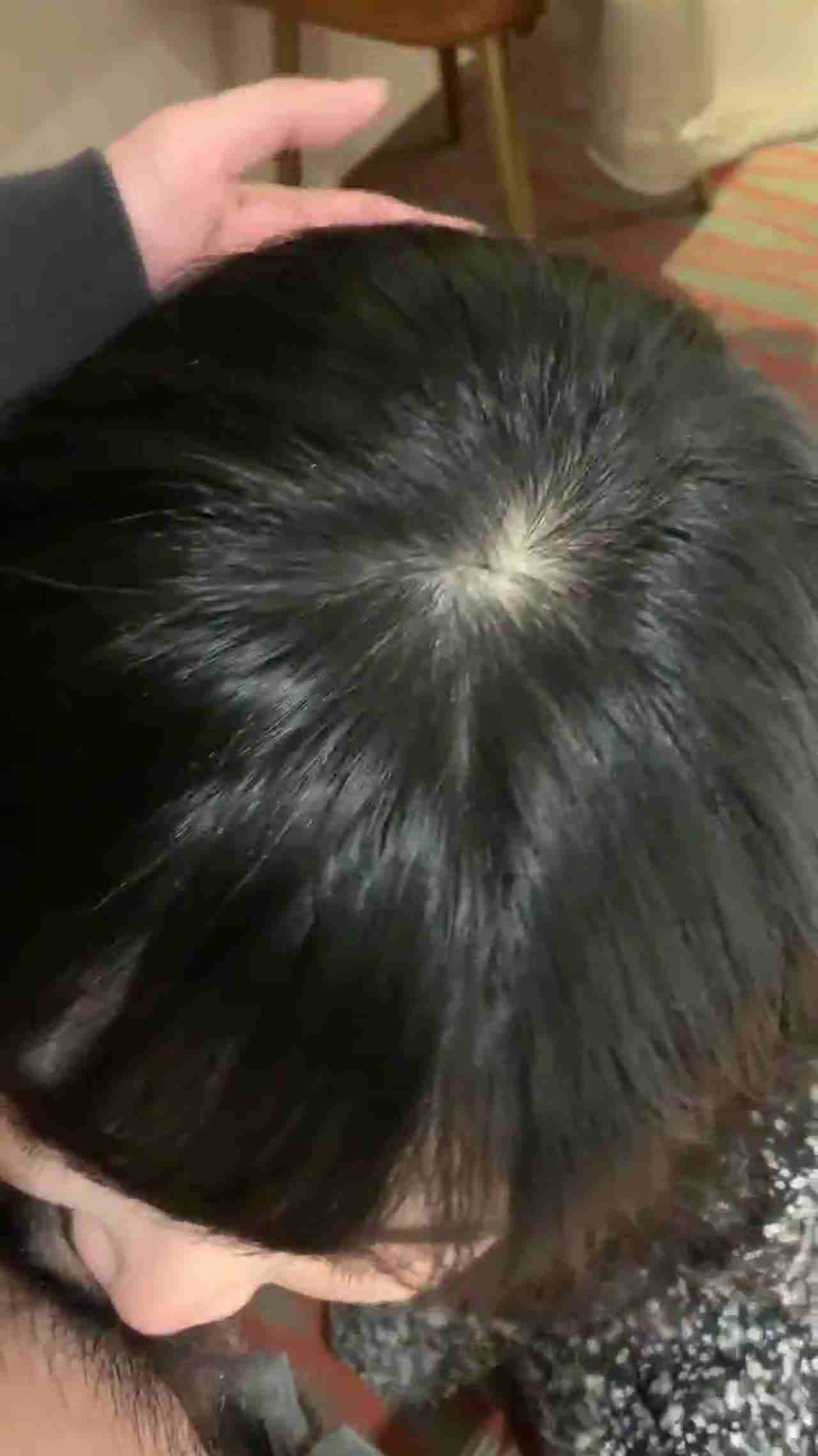  小母狗在试衣间都干起来了 的剧照3