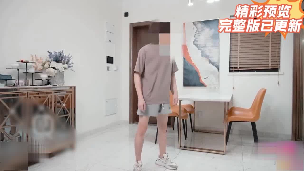  宅男终极梦想超能力【隐身术】光临女大学生宿舍，意外看到美女自慰，忍不住插入嫩穴无比湿滑！ 的剧照4