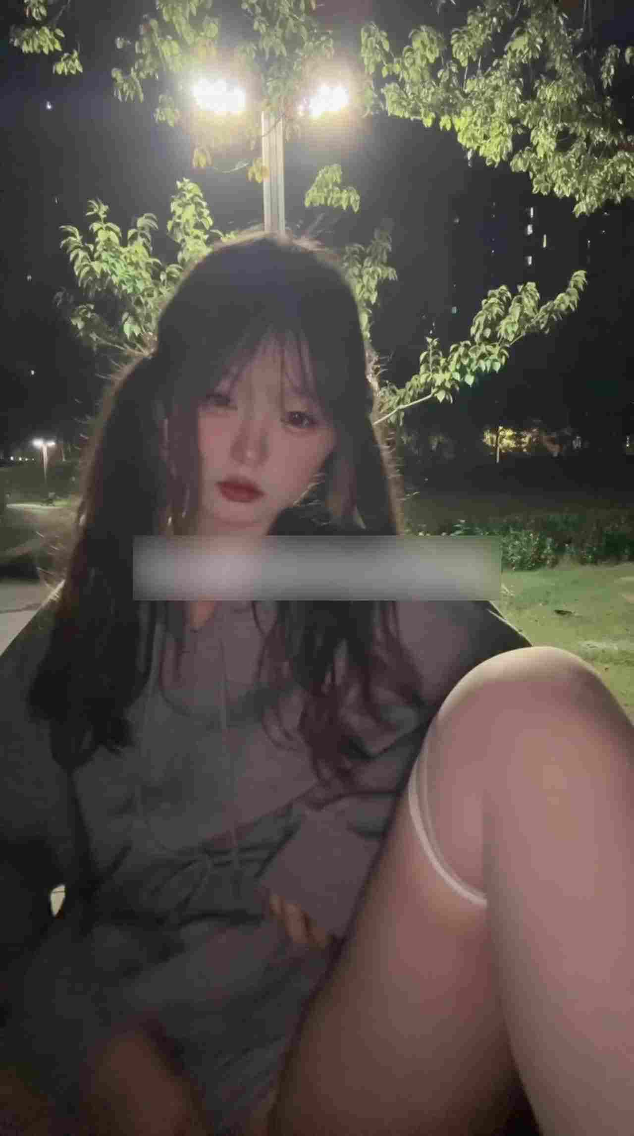  公园双马尾小母狗 的剧照1