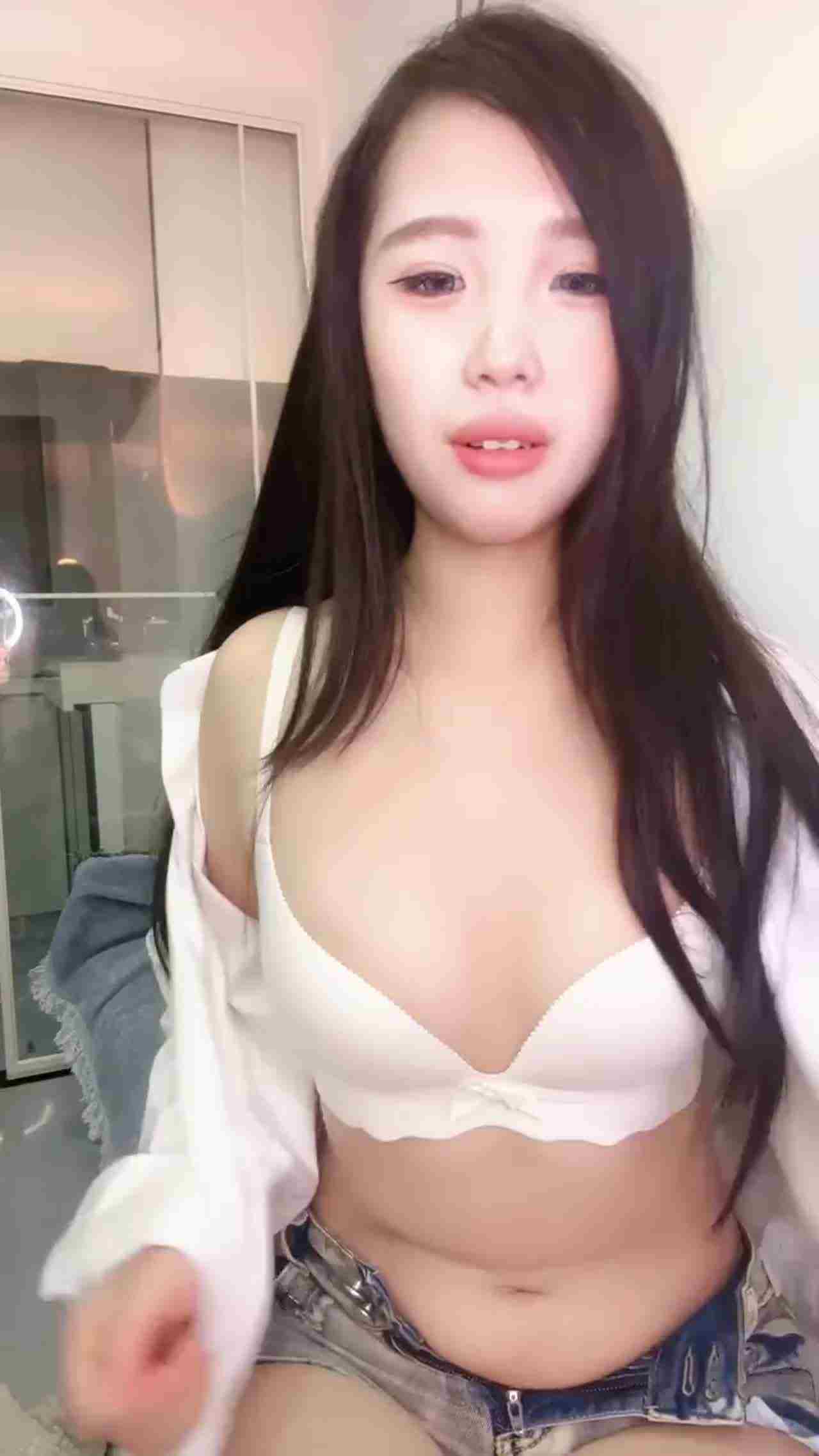  正宗学生妹 模特身材 无套啪啪 的剧照10