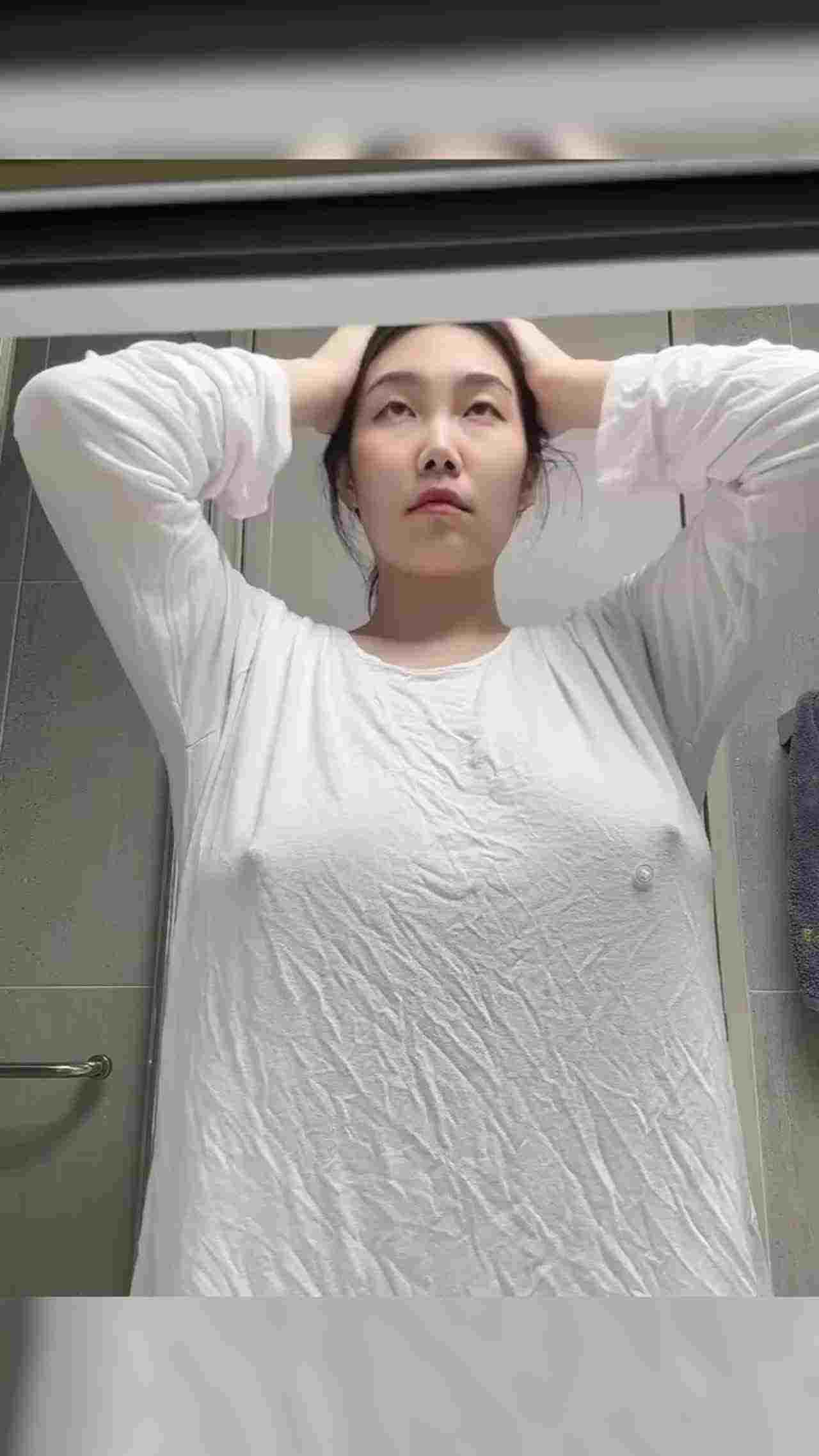  看射了都，湿身巨乳装最为致命 的剧照5