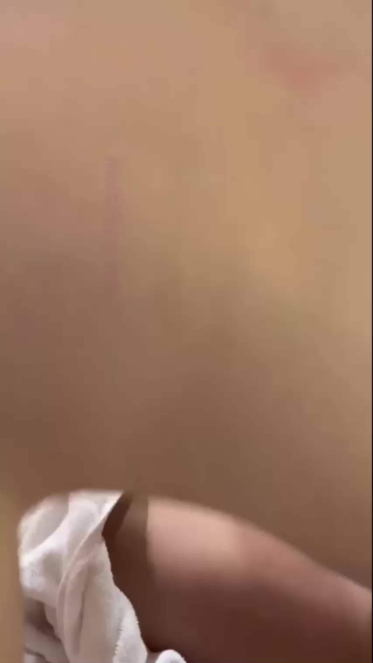  【精神小妹玩得开】技校学妹为了iphone15兼职~月经期间闯红灯干！玩的就是真实！ 的剧照7