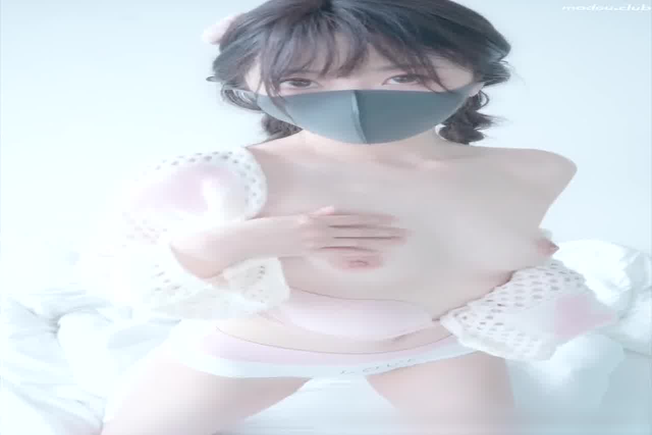  玩偶姐姐 白虎白袜纯情玩弄 的剧照9