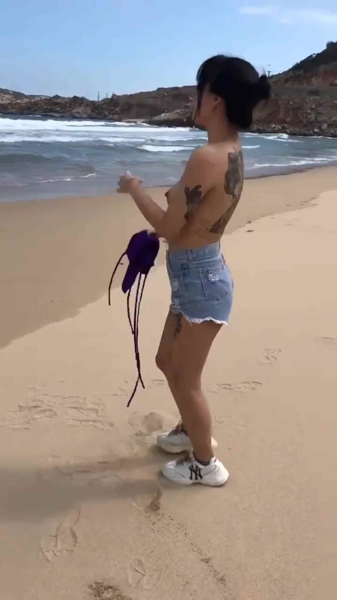  假期没上班，去海边吹吹风 的剧照4