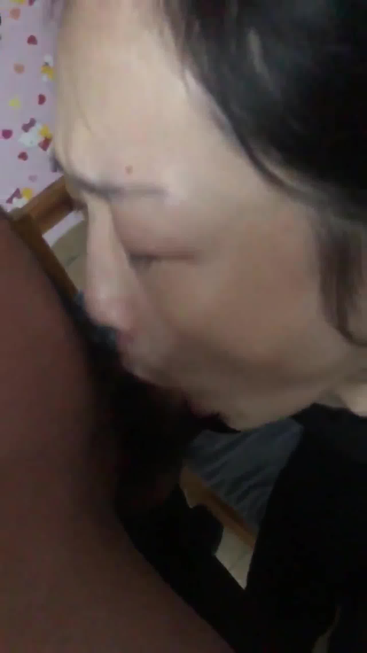  同事小姐姐闻到鸡巴味儿就忍不住想吃 的剧照8