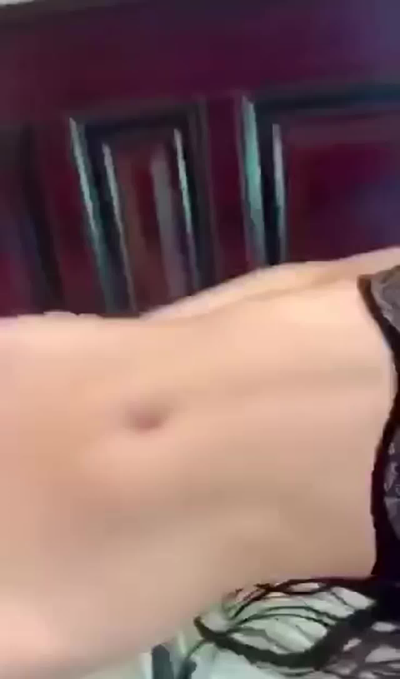  身材姣好的小姐姐诱惑 的剧照2