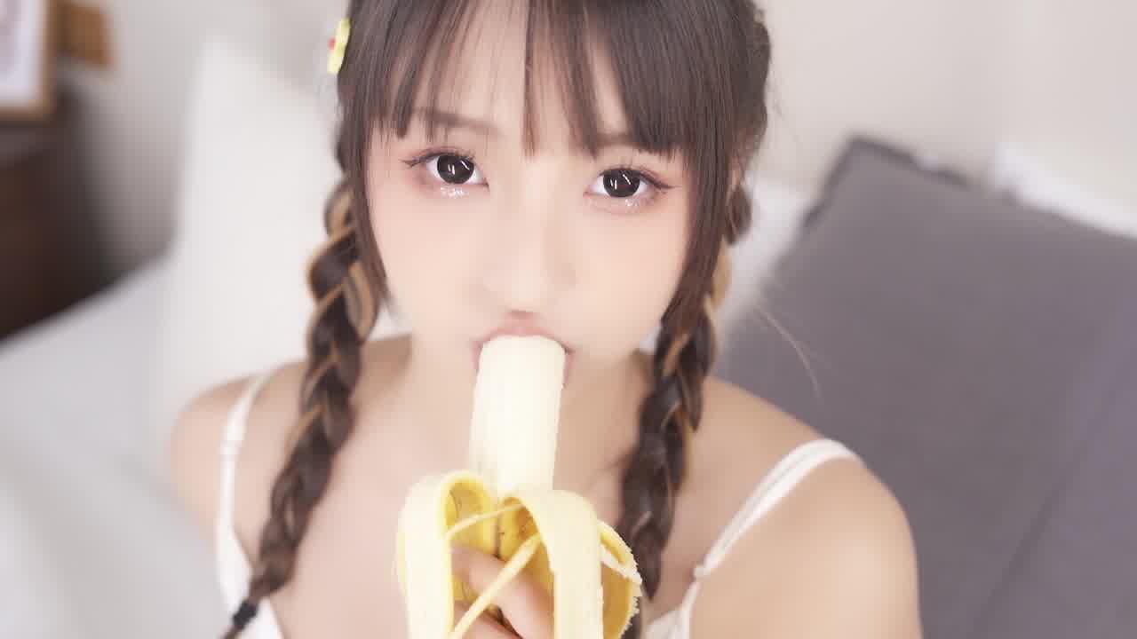  神楽坂真冬 巧克力香蕉萌妹子诱惑 的剧照8