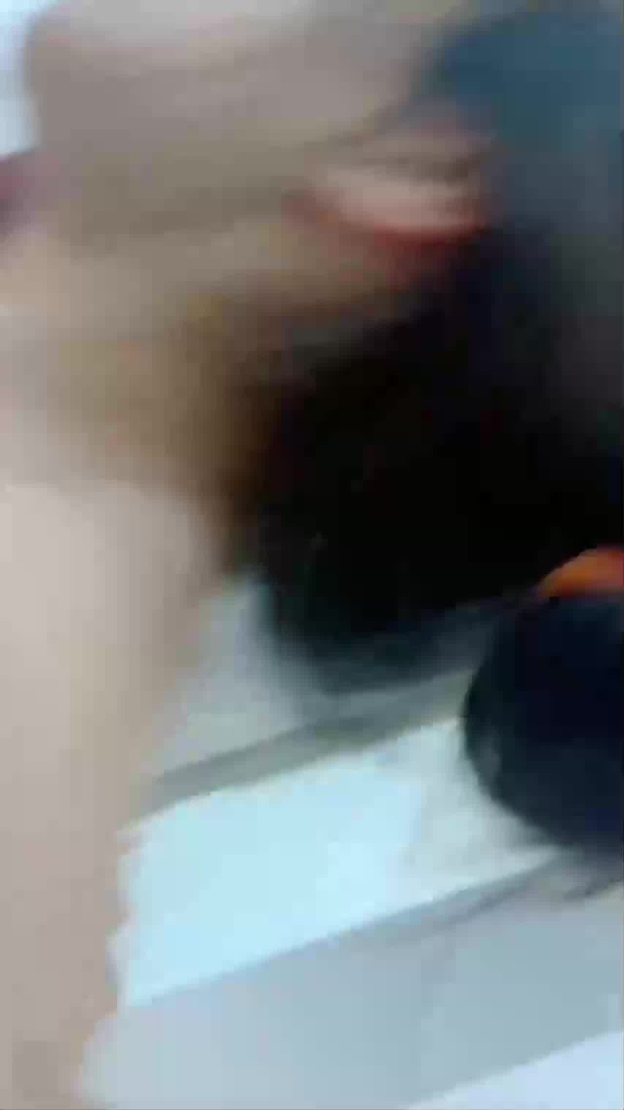  露脸娇妻，迷人的大爆乳，后入抱着操、站立实在是舒服 的剧照5