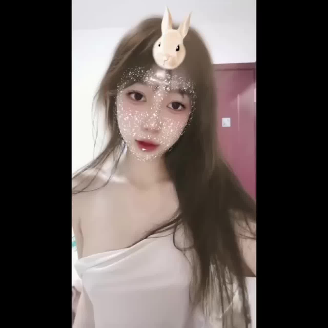  你们要的反差校花级别的小美女来了#又白又嫩#表情很到位 的剧照2