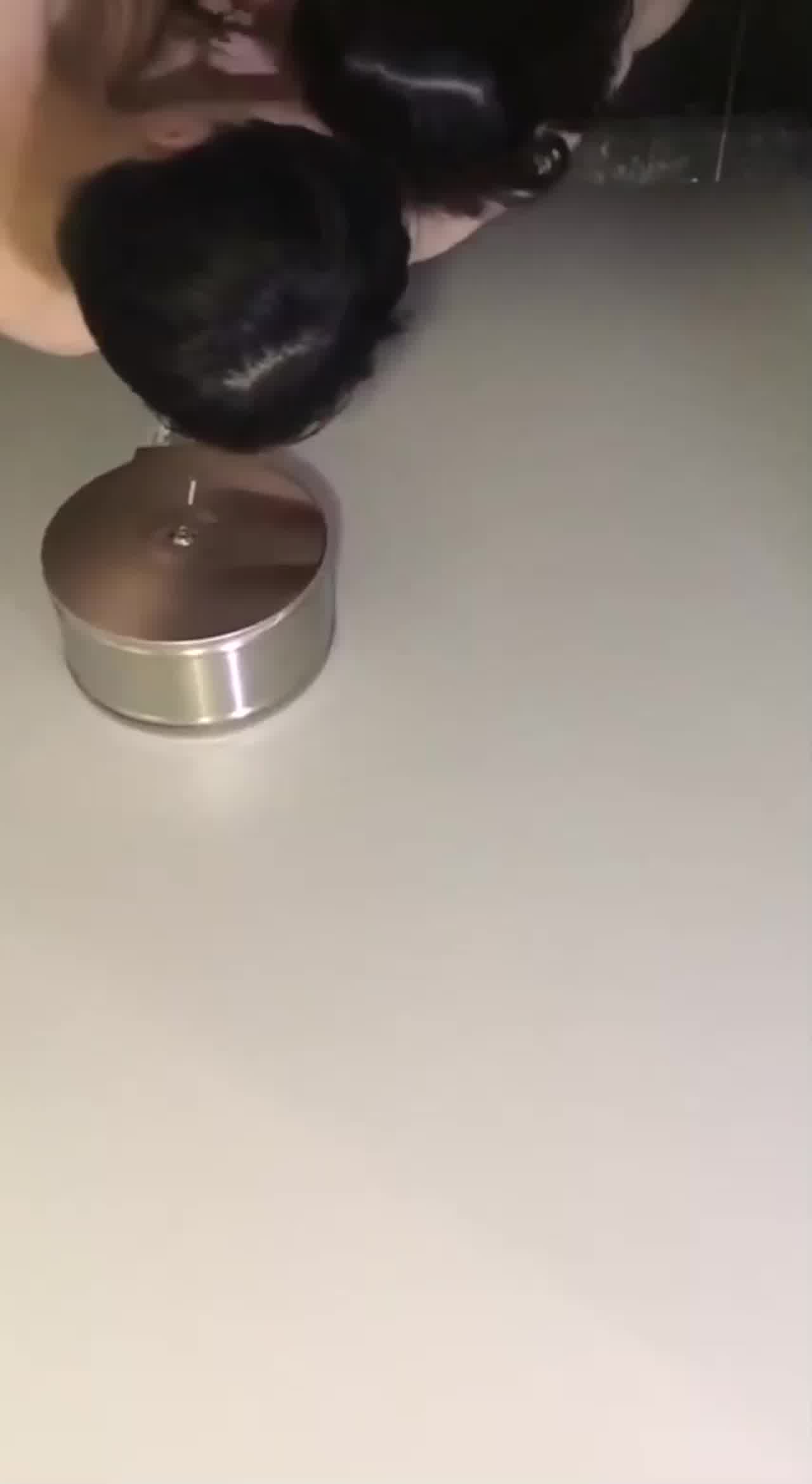  偷拍学生情侣厕所打炮，被发现了 的剧照5