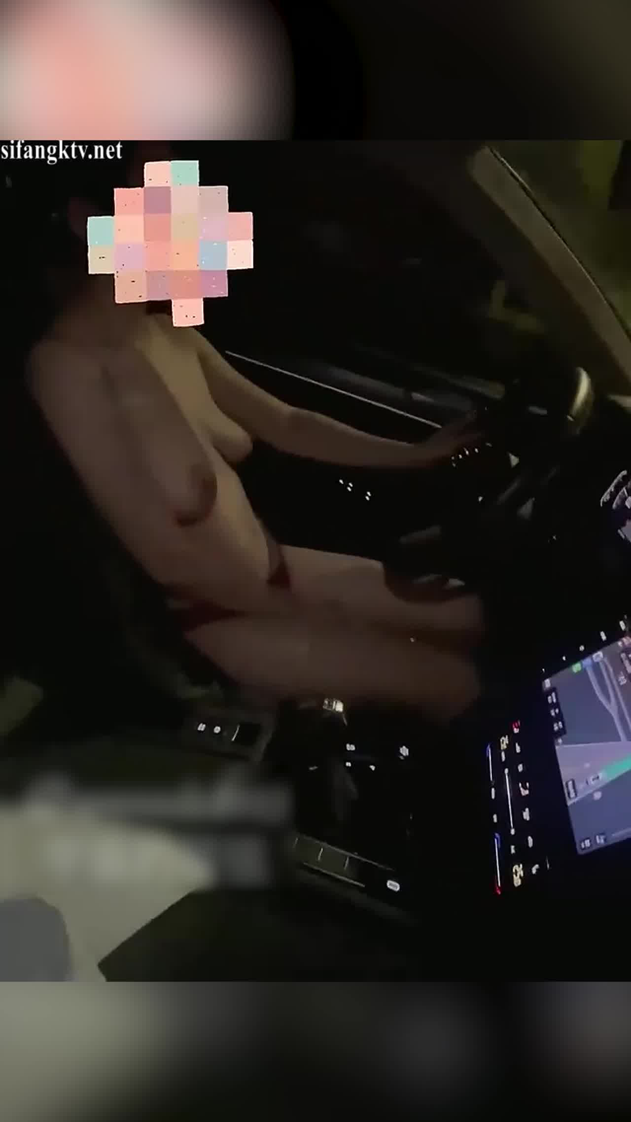  这个贱女人要跟我车震 裸体诱惑我 的剧照5