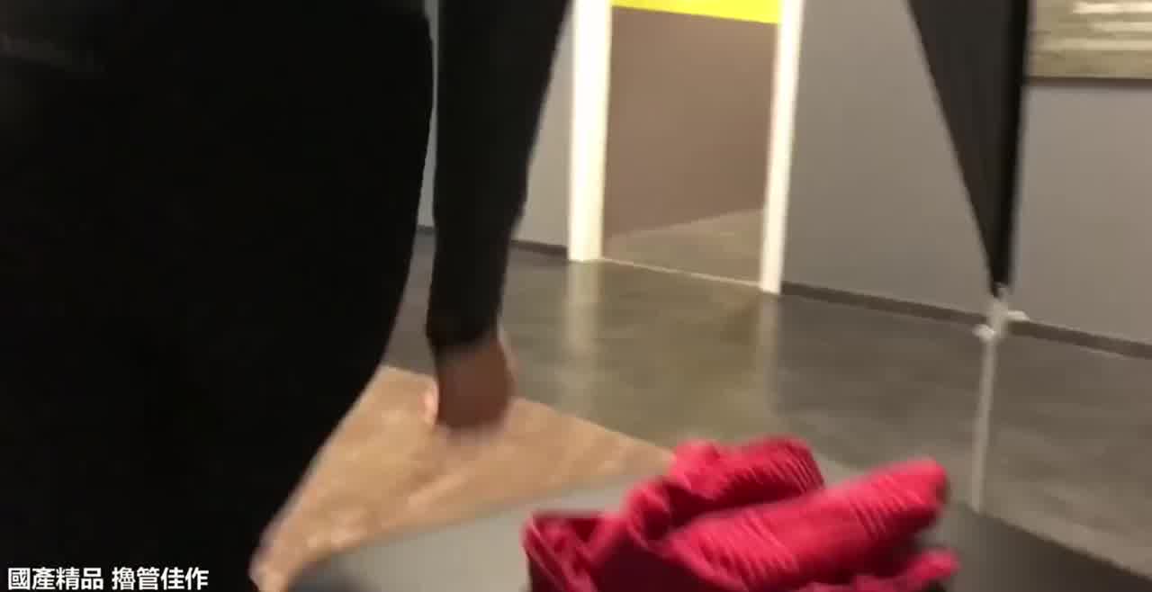  健身房女教练超赞身材沐浴诱惑 的剧照7