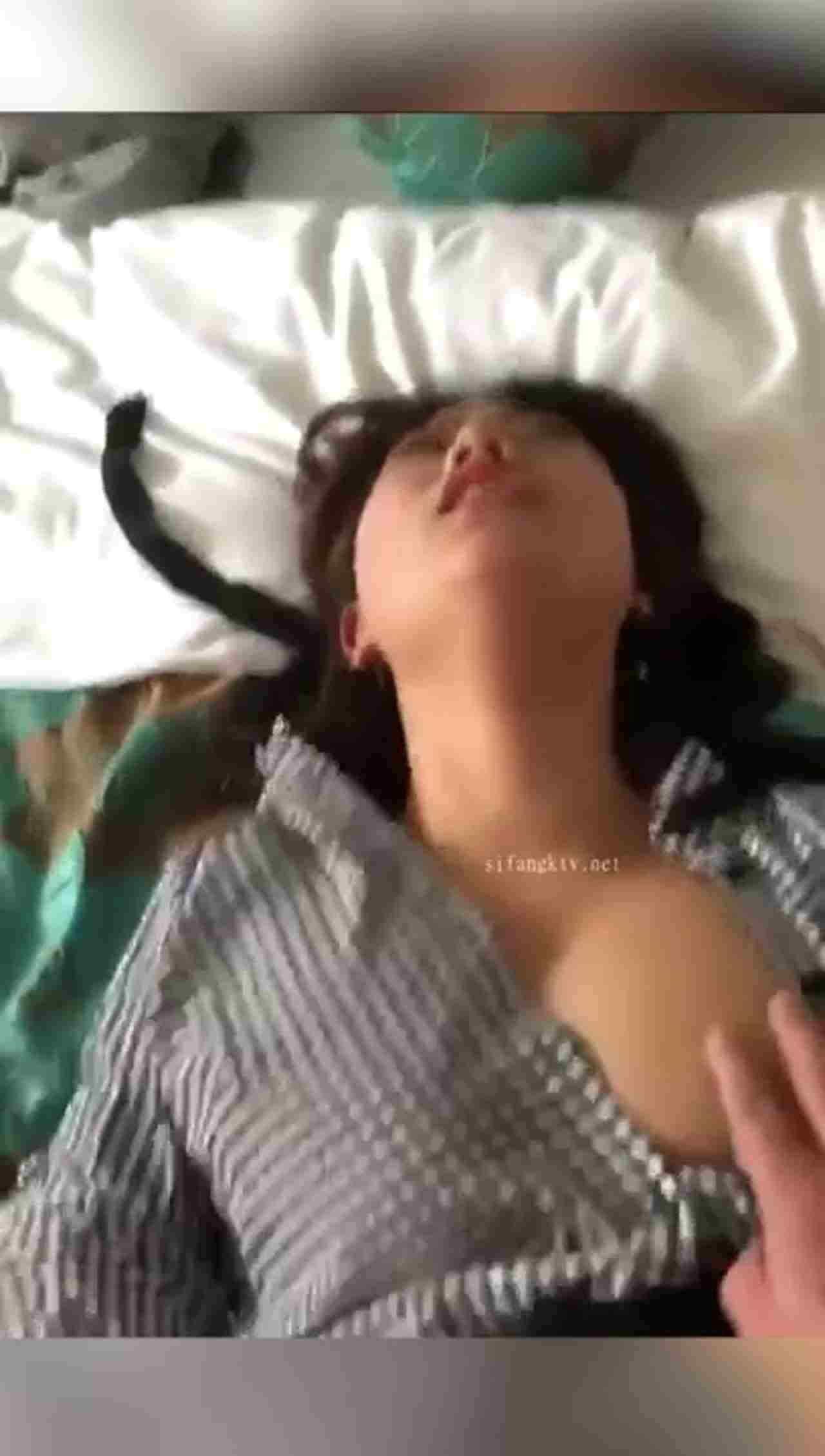  真实! 爱猫大学生性爱自拍 的剧照7